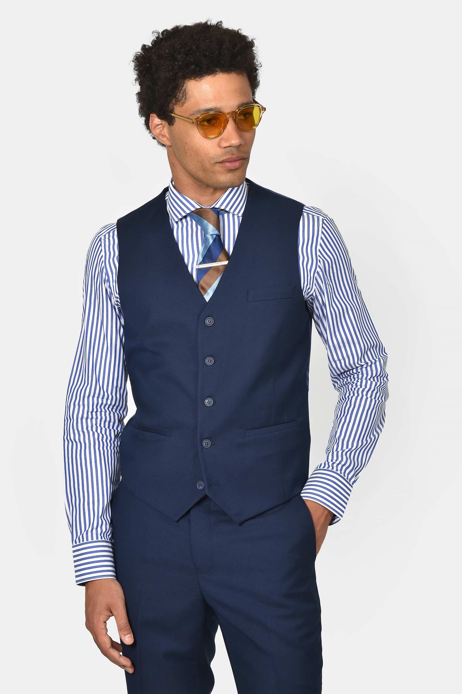 ανδρικό-κοστούμι-slim-fit-με-γιλέκο-για-κομψές-&-ολοκληρωμένες-εμφανίσεις