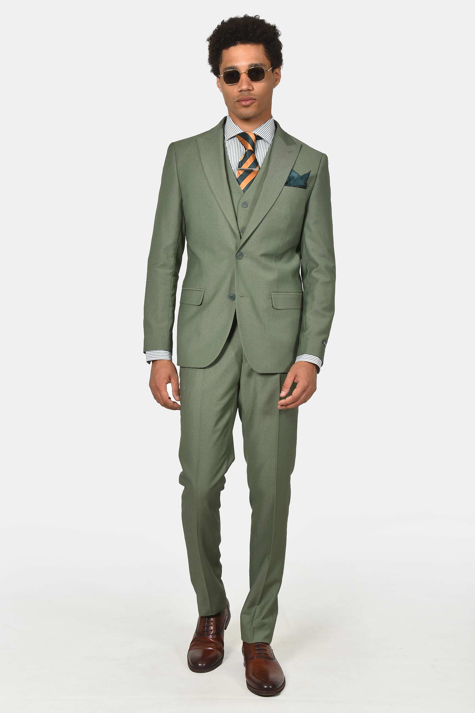 ανδρικό-κοστούμι-slim-fit-με-γιλέκο-για-κομψές-&-ολοκληρωμένες-εμφανίσεις