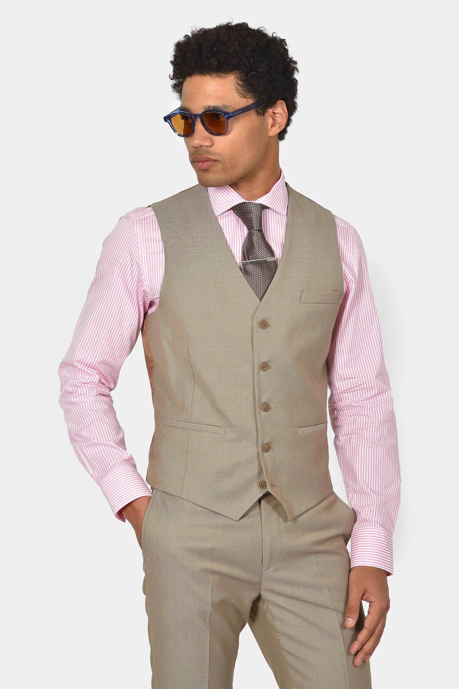 ανδρικό-κοστούμι-slim-fit-με-γιλέκο-για-κομψές-&-ολοκληρωμένες-εμφανίσεις