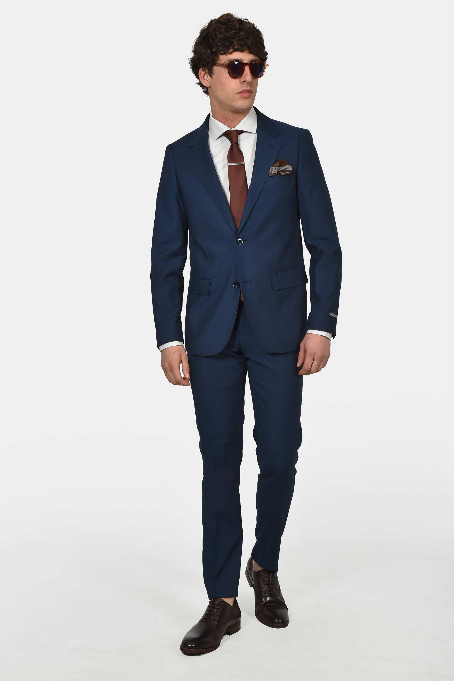 ανδρικό-κοστούμι-slim-fit-με-ελαστική-άνεση-και-κομψή-γραμμή