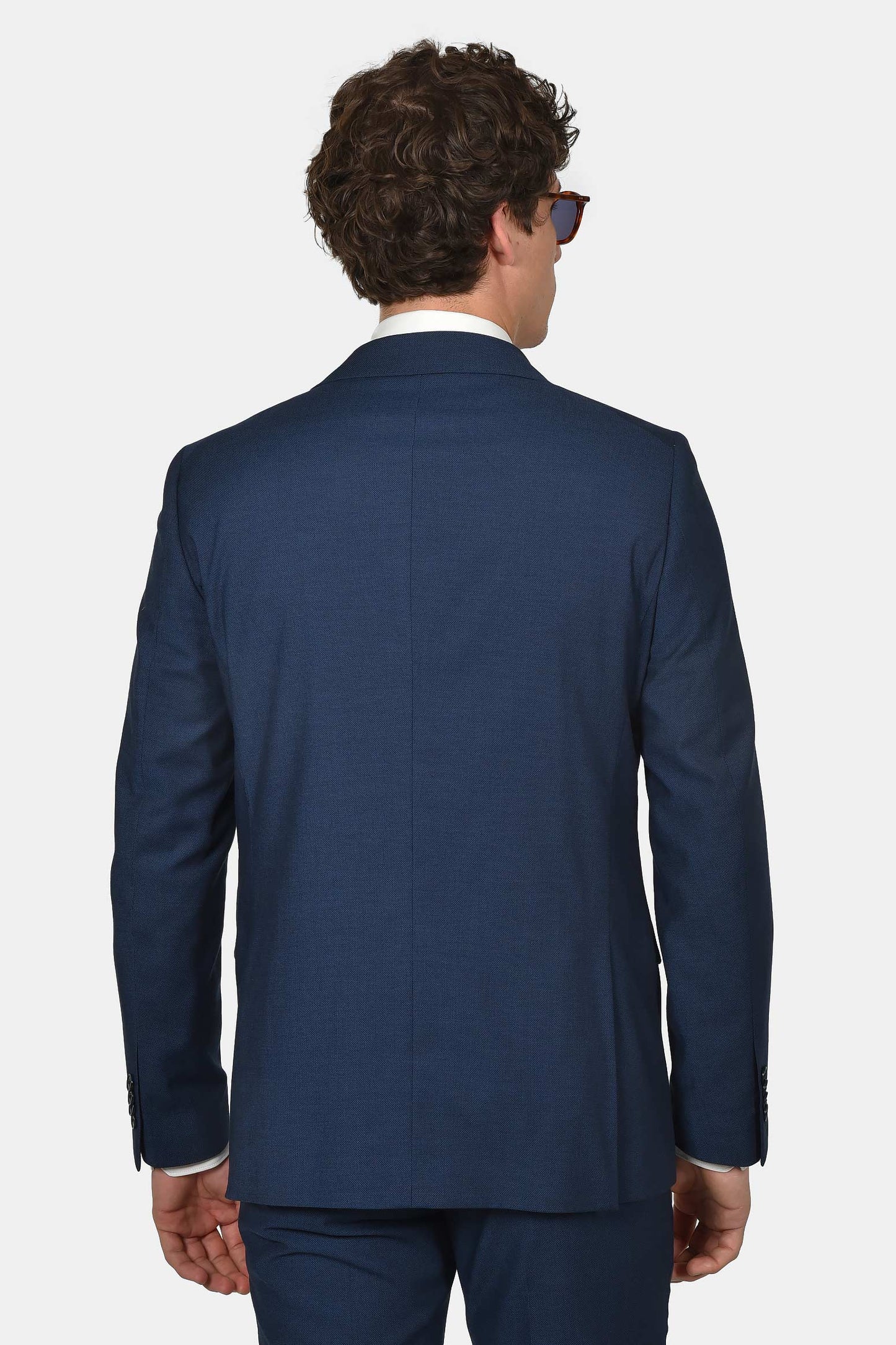 ανδρικό-κοστούμι-slim-fit-με-ελαστική-άνεση-και-κομψή-γραμμή