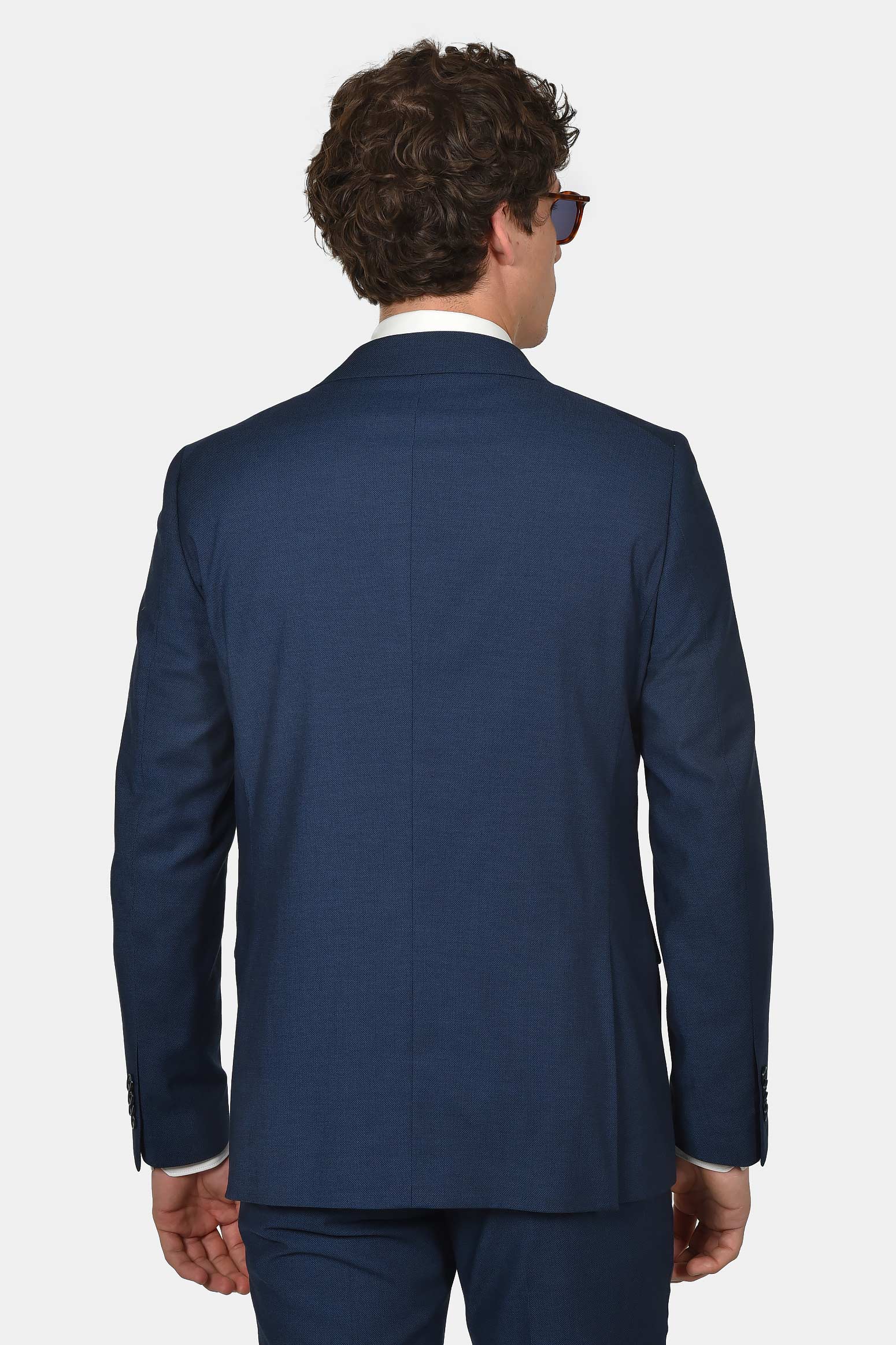 ανδρικό-κοστούμι-slim-fit-με-ελαστική-άνεση-και-κομψή-γραμμή