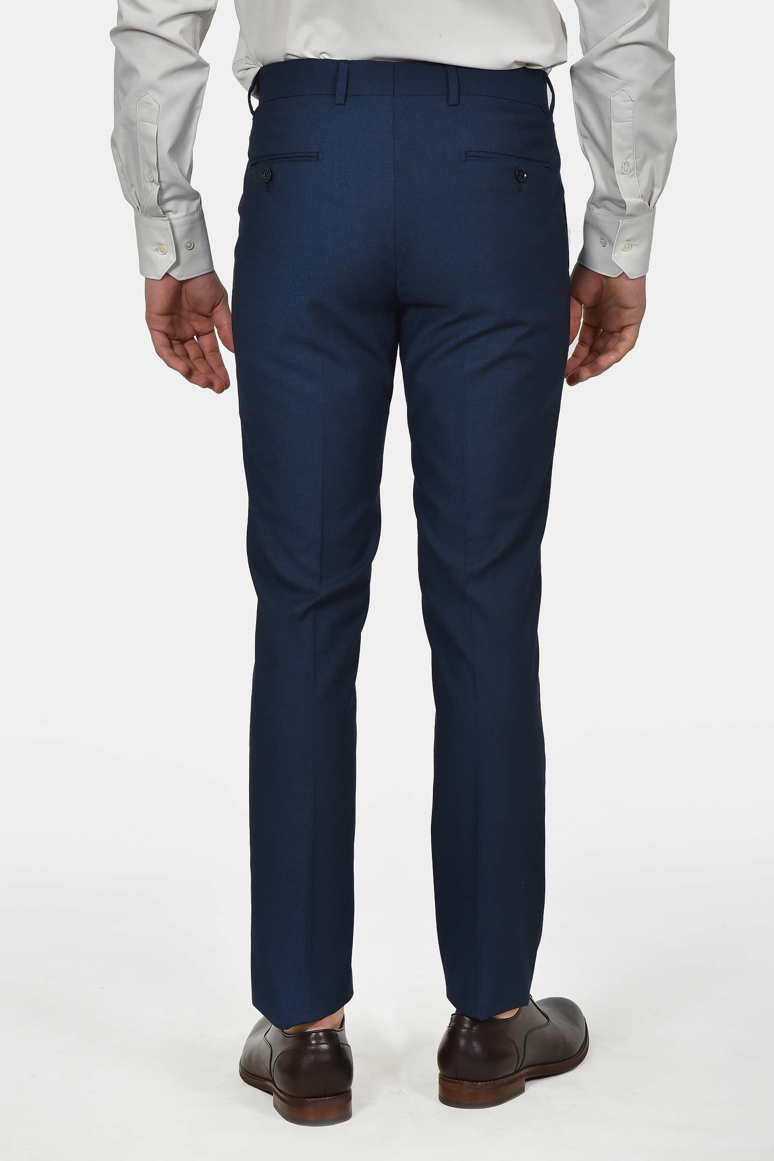 ανδρικό-κοστούμι-slim-fit-με-ελαστική-άνεση-και-κομψή-γραμμή