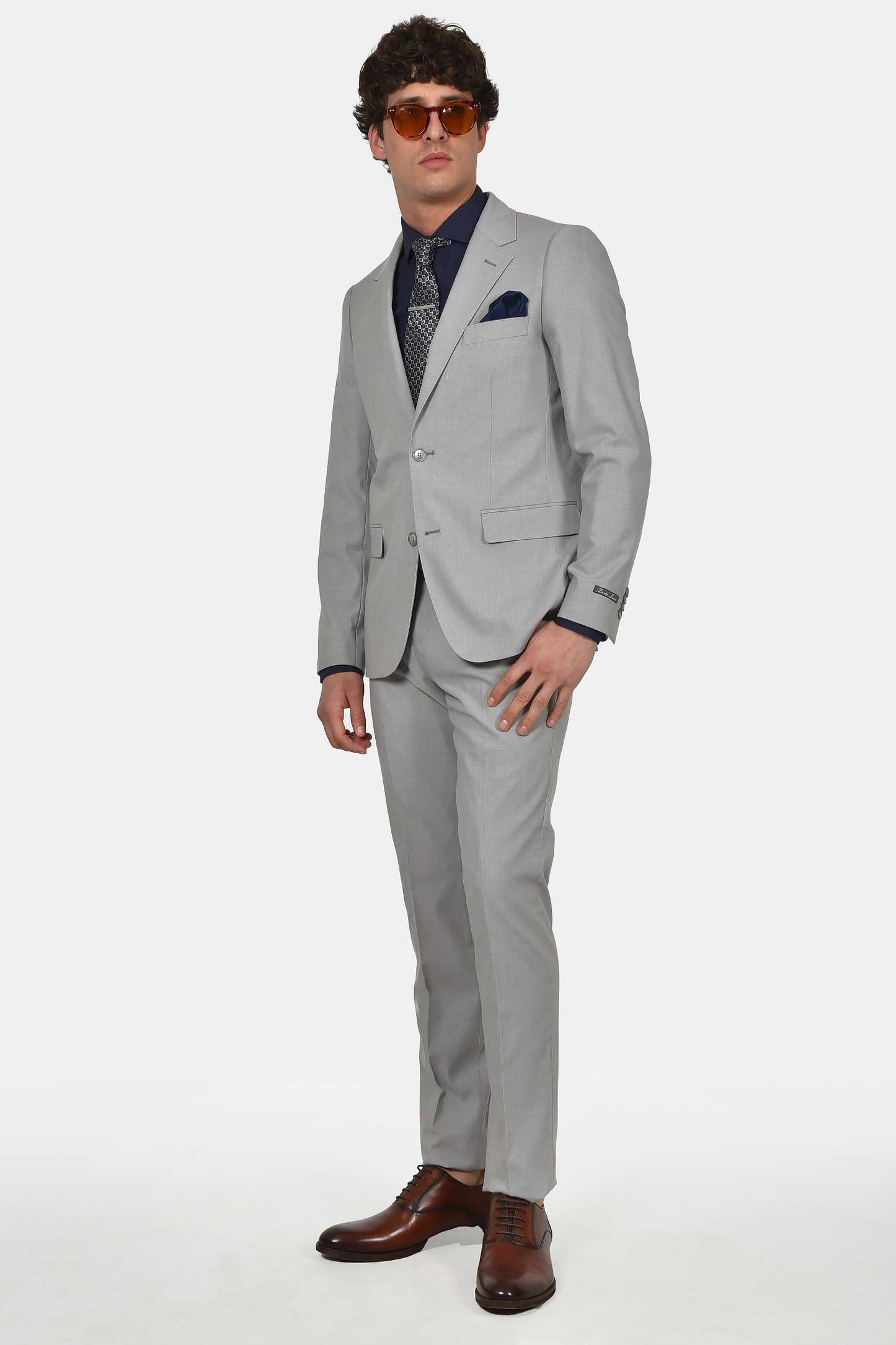 ανδρικό-κοστούμι-slim-fit-με-ελαστική-άνεση-και-κομψή-γραμμή