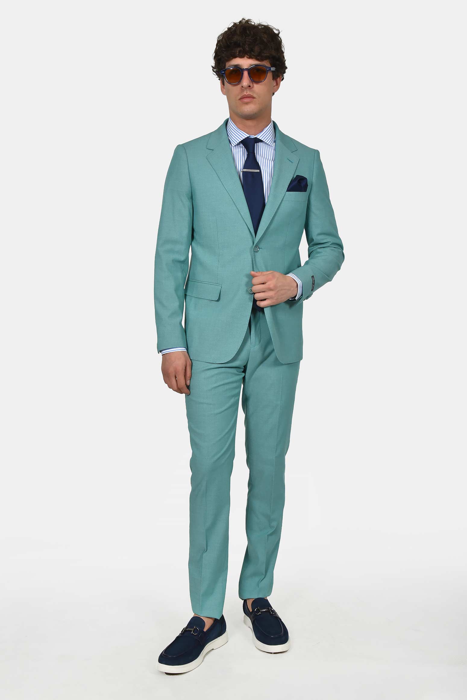 ανδρικό-κοστούμι-slim-fit-με-ελαστική-άνεση-και-κομψή-γραμμή