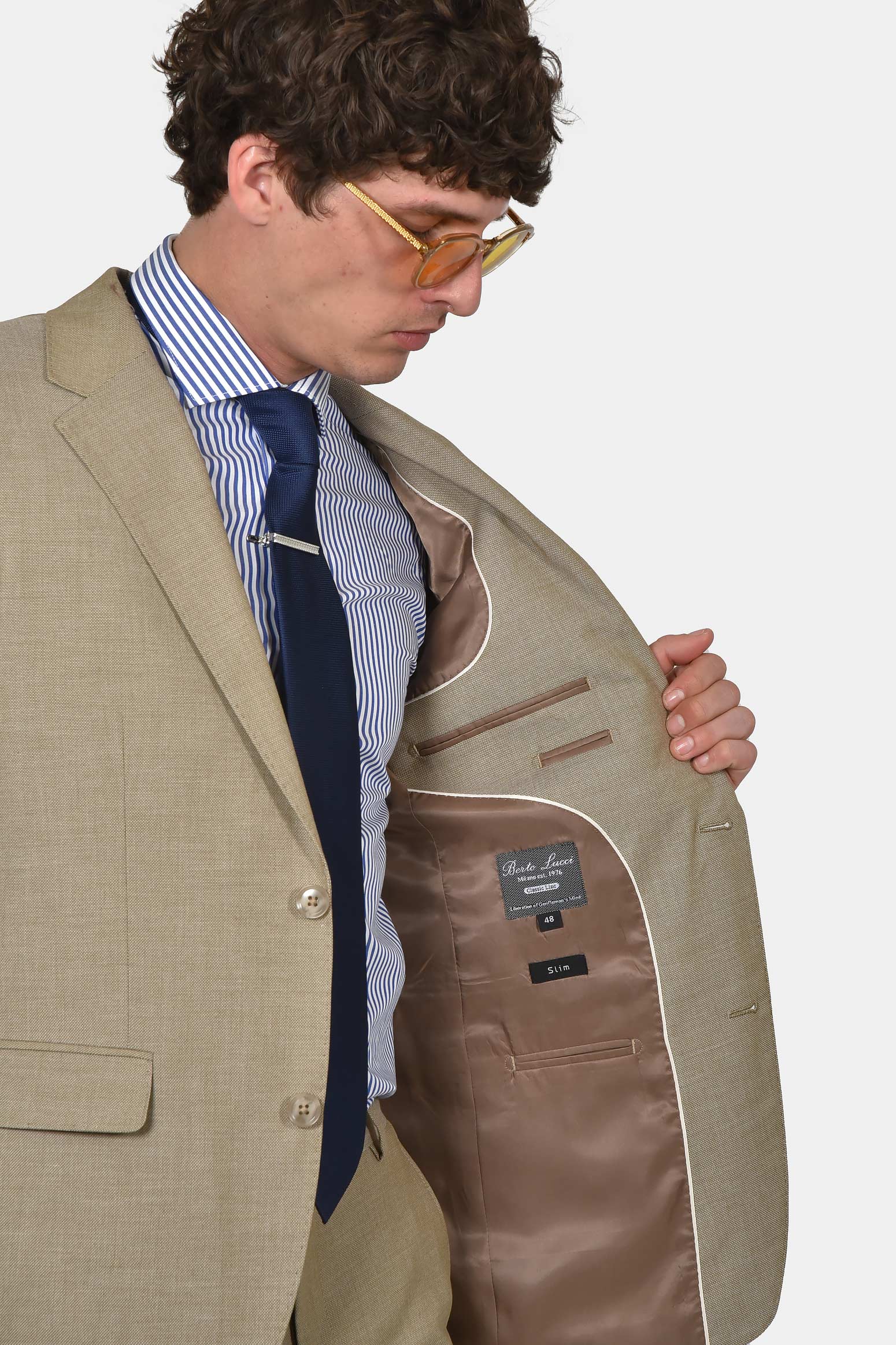 ανδρικό-κοστούμι-slim-fit-με-ελαστική-άνεση-και-κομψή-γραμμή