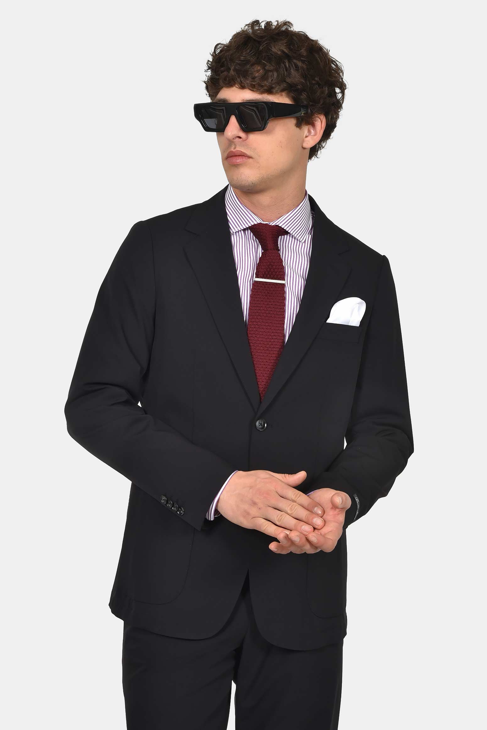 ανδρικό-κοστούμι-slim-fit-με-ελαστική-κίνηση-και-άνετη-εφαρμογή