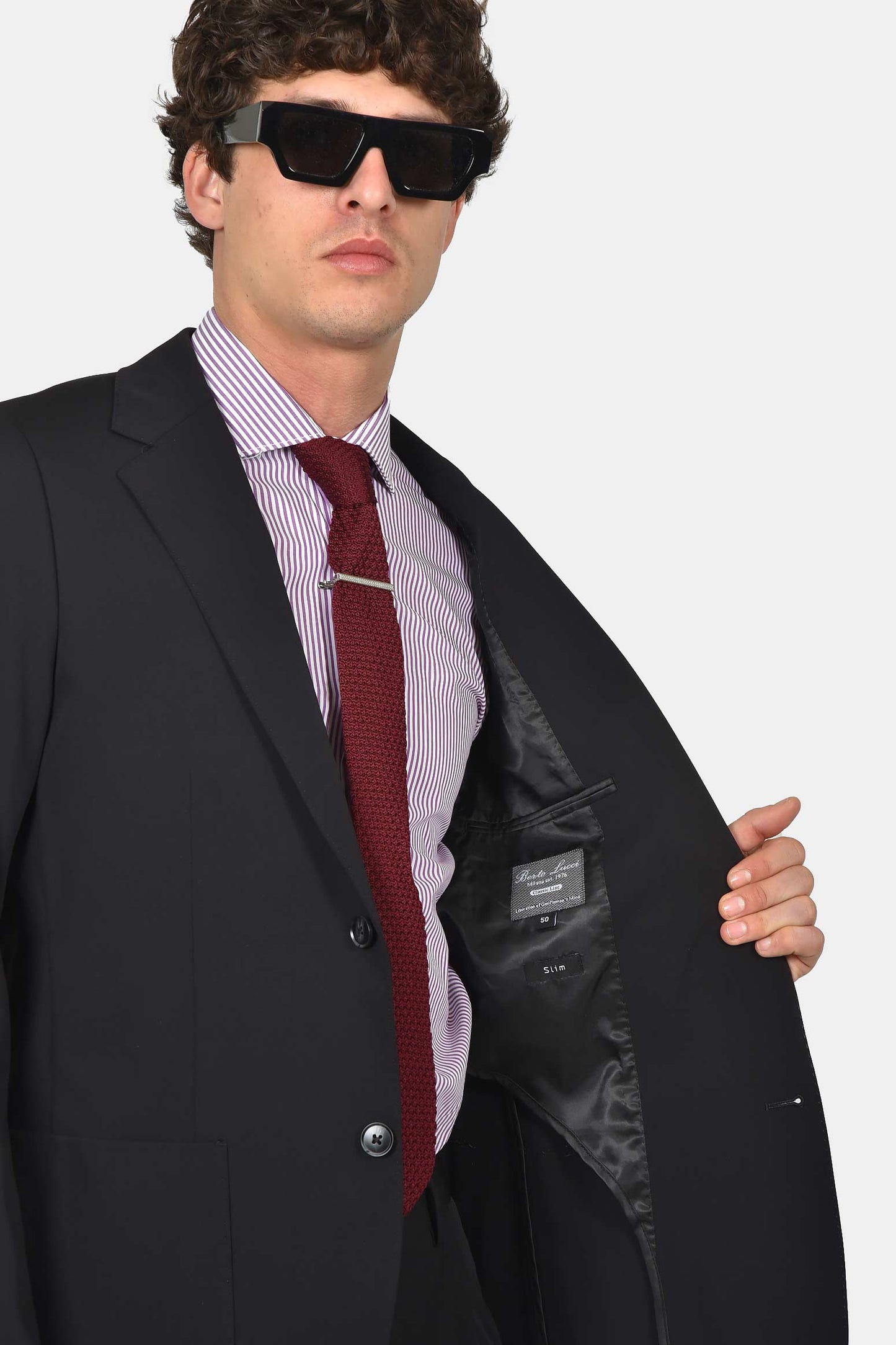 ανδρικό-κοστούμι-slim-fit-με-ελαστική-κίνηση-και-άνετη-εφαρμογή