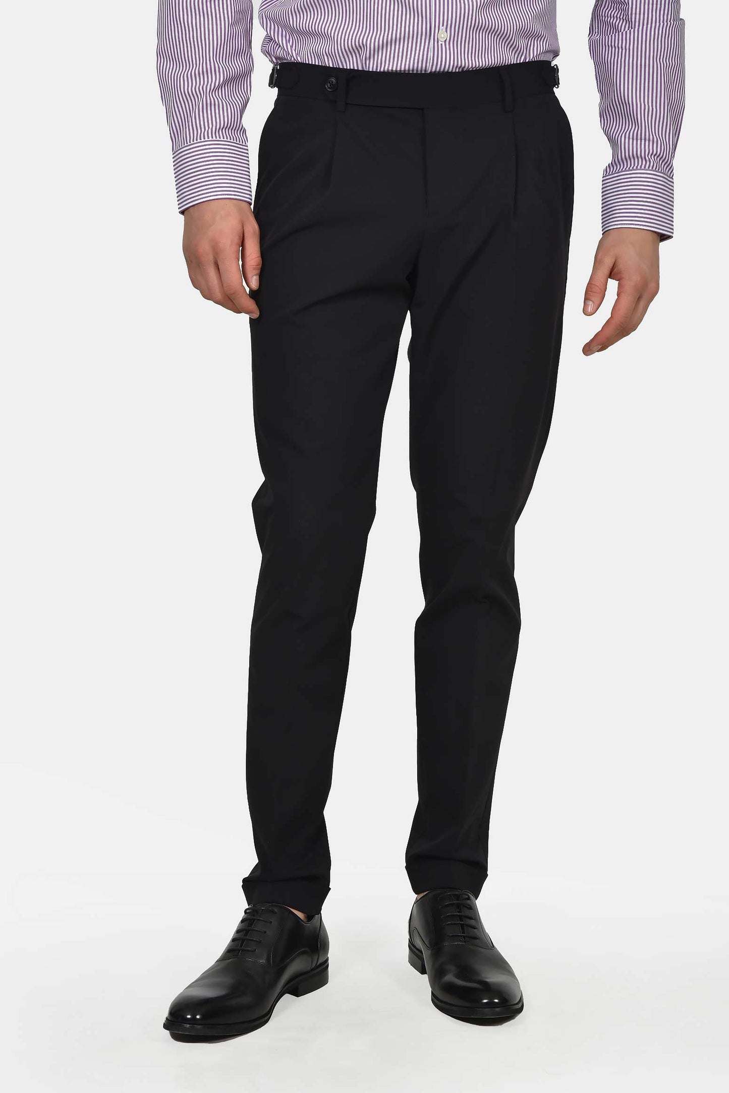 ανδρικό-κοστούμι-slim-fit-με-ελαστική-κίνηση-και-άνετη-εφαρμογή