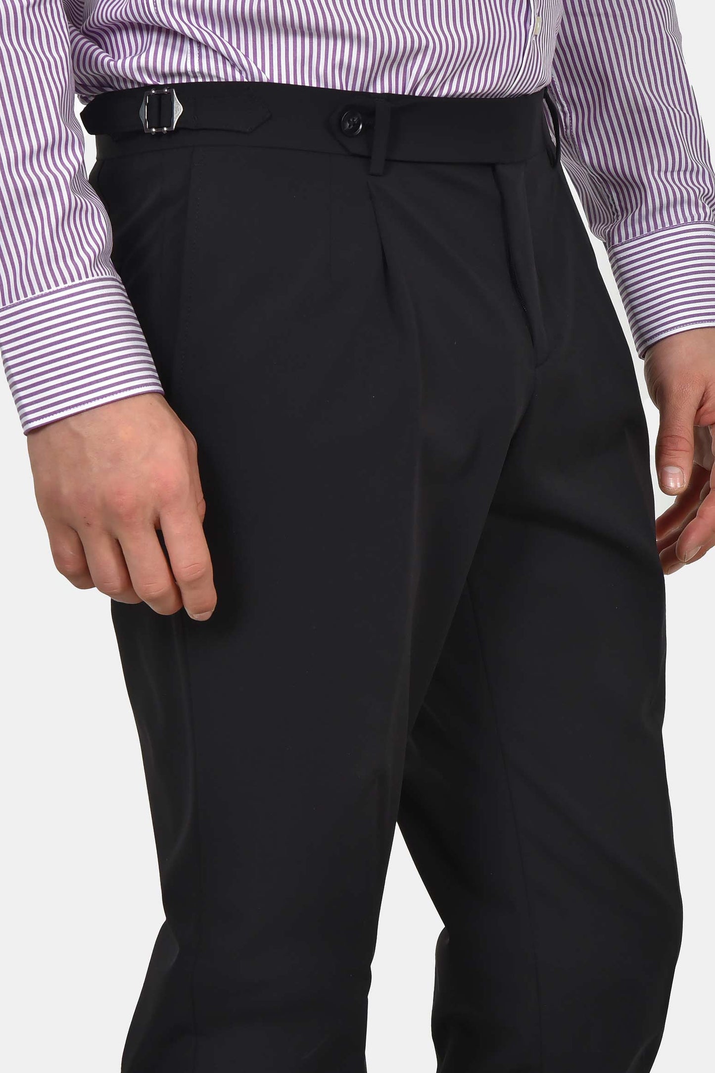 ανδρικό-κοστούμι-slim-fit-με-ελαστική-κίνηση-και-άνετη-εφαρμογή