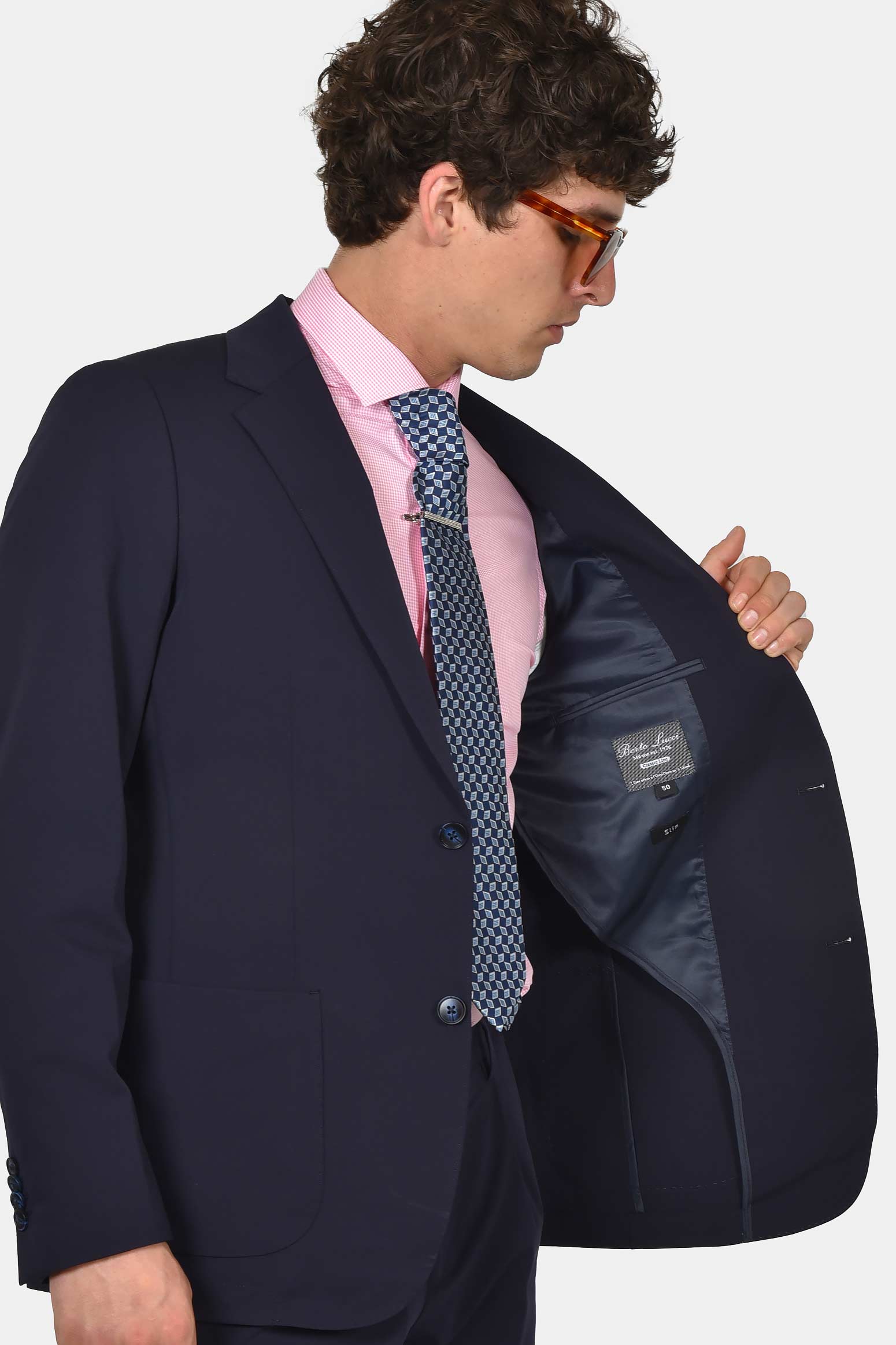 ανδρικό-κοστούμι-slim-fit-με-ελαστική-κίνηση-και-άνετη-εφαρμογή