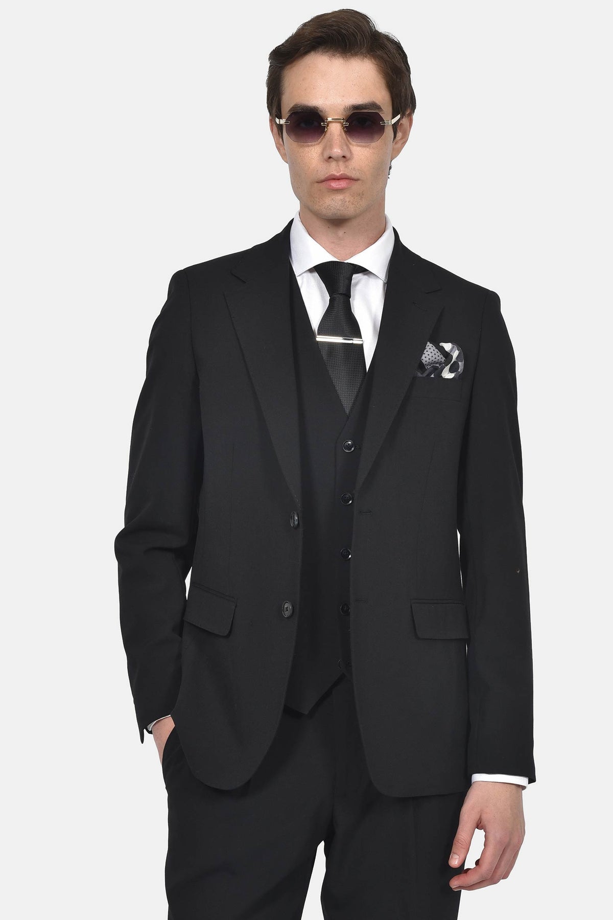 ανδρικό-κοστούμι-με-γιλέκο-slim-fit-με-κλασικό-πέτο-&-τσέπες-με-καπάκι-για-κομψές-εμφανίσεις