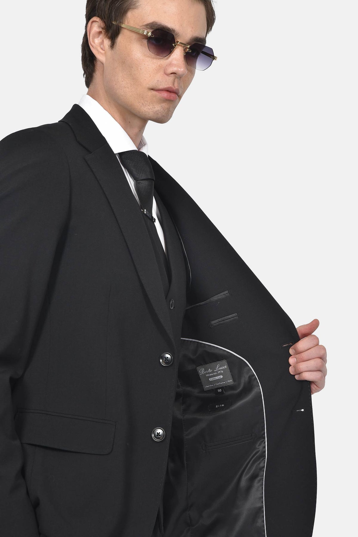 ανδρικό-κοστούμι-με-γιλέκο-slim-fit-με-κλασικό-πέτο-&-τσέπες-με-καπάκι-για-κομψές-εμφανίσεις