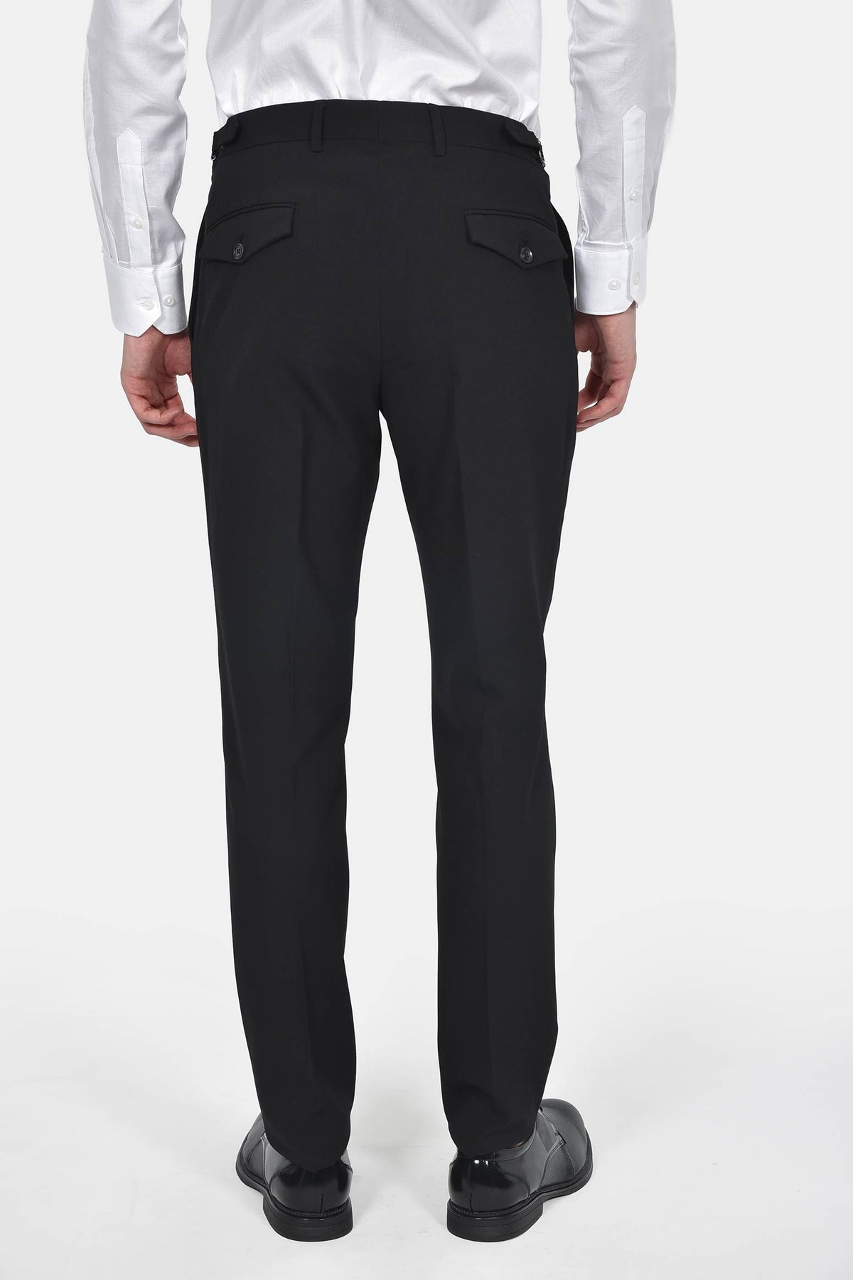 ανδρικό-κοστούμι-με-γιλέκο-slim-fit-με-κλασικό-πέτο-&-τσέπες-με-καπάκι-για-κομψές-εμφανίσεις