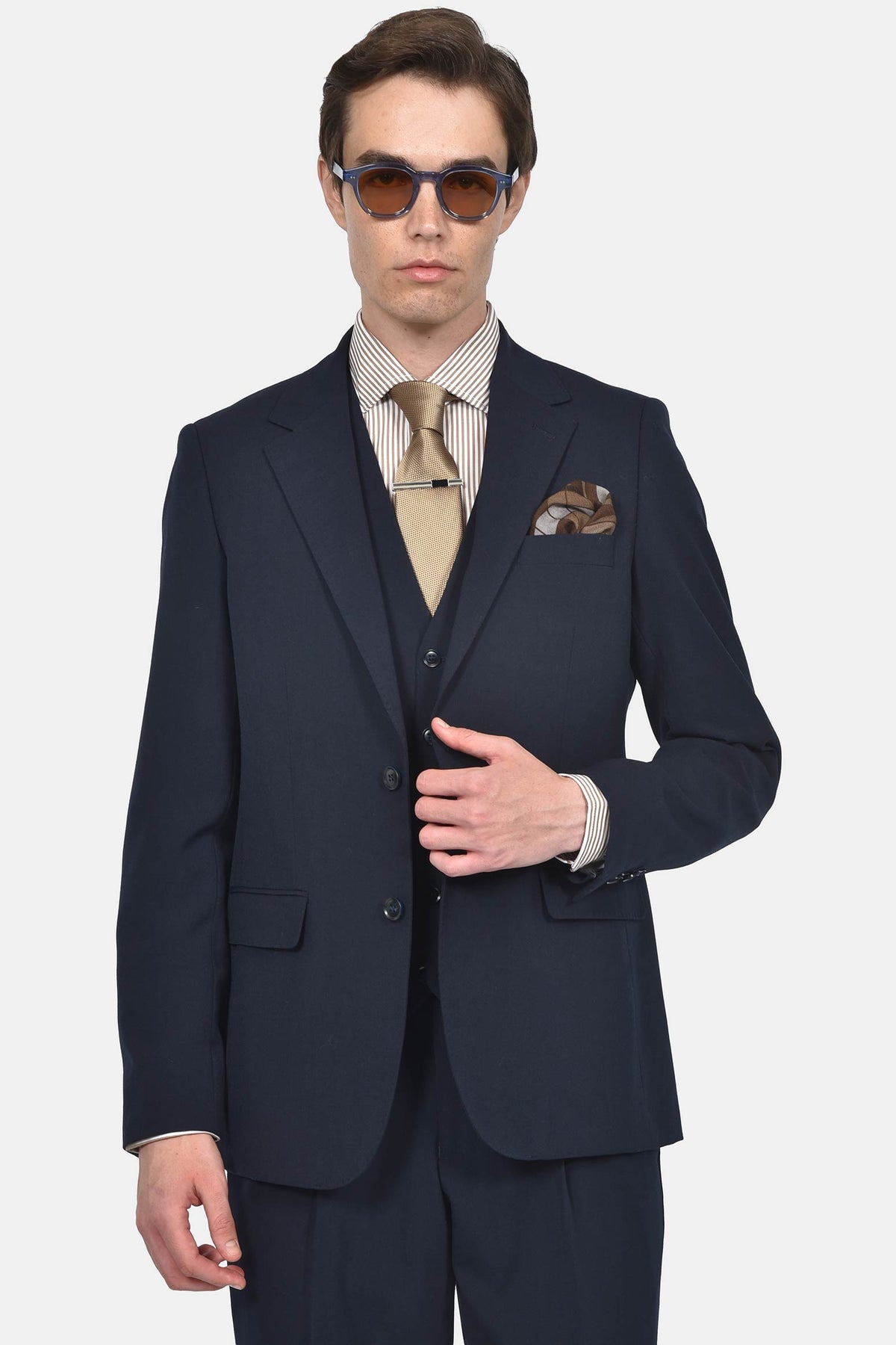 ανδρικό-κοστούμι-με-γιλέκο-slim-fit-με-κλασικό-πέτο-&-τσέπες-με-καπάκι-για-κομψές-εμφανίσεις