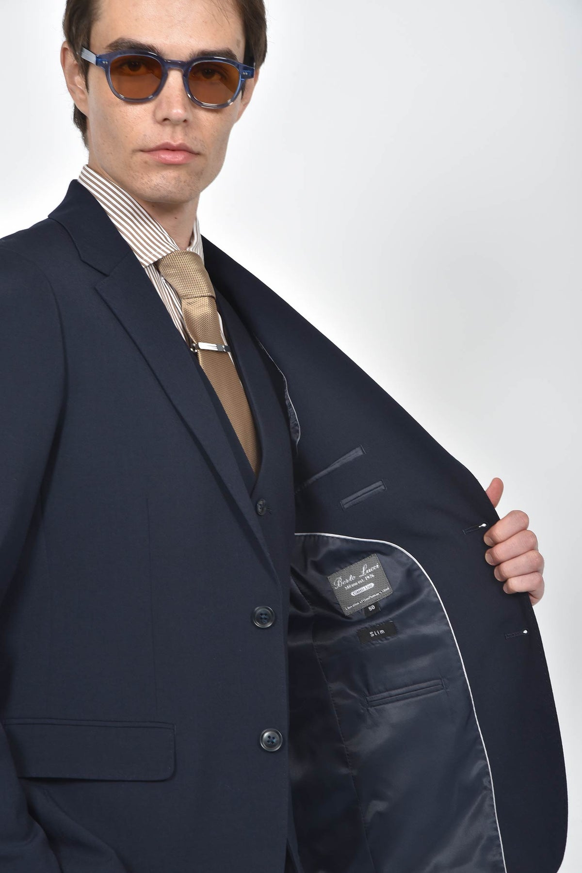 ανδρικό-κοστούμι-με-γιλέκο-slim-fit-με-κλασικό-πέτο-&-τσέπες-με-καπάκι-για-κομψές-εμφανίσεις