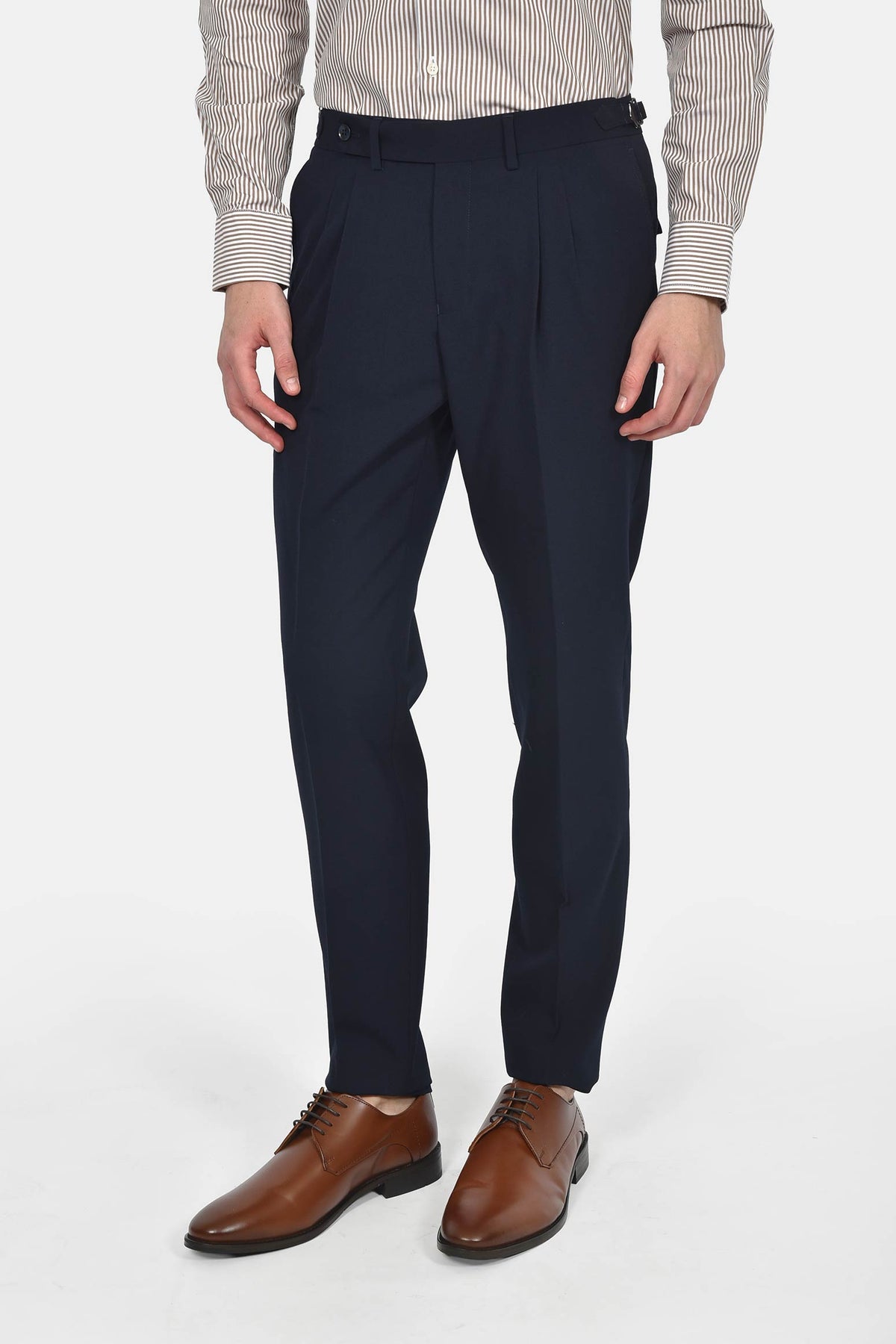 ανδρικό-κοστούμι-με-γιλέκο-slim-fit-με-κλασικό-πέτο-&-τσέπες-με-καπάκι-για-κομψές-εμφανίσεις