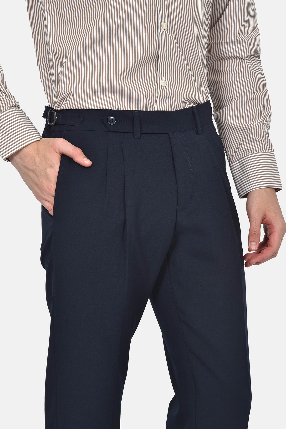 ανδρικό-κοστούμι-με-γιλέκο-slim-fit-με-κλασικό-πέτο-&-τσέπες-με-καπάκι-για-κομψές-εμφανίσεις