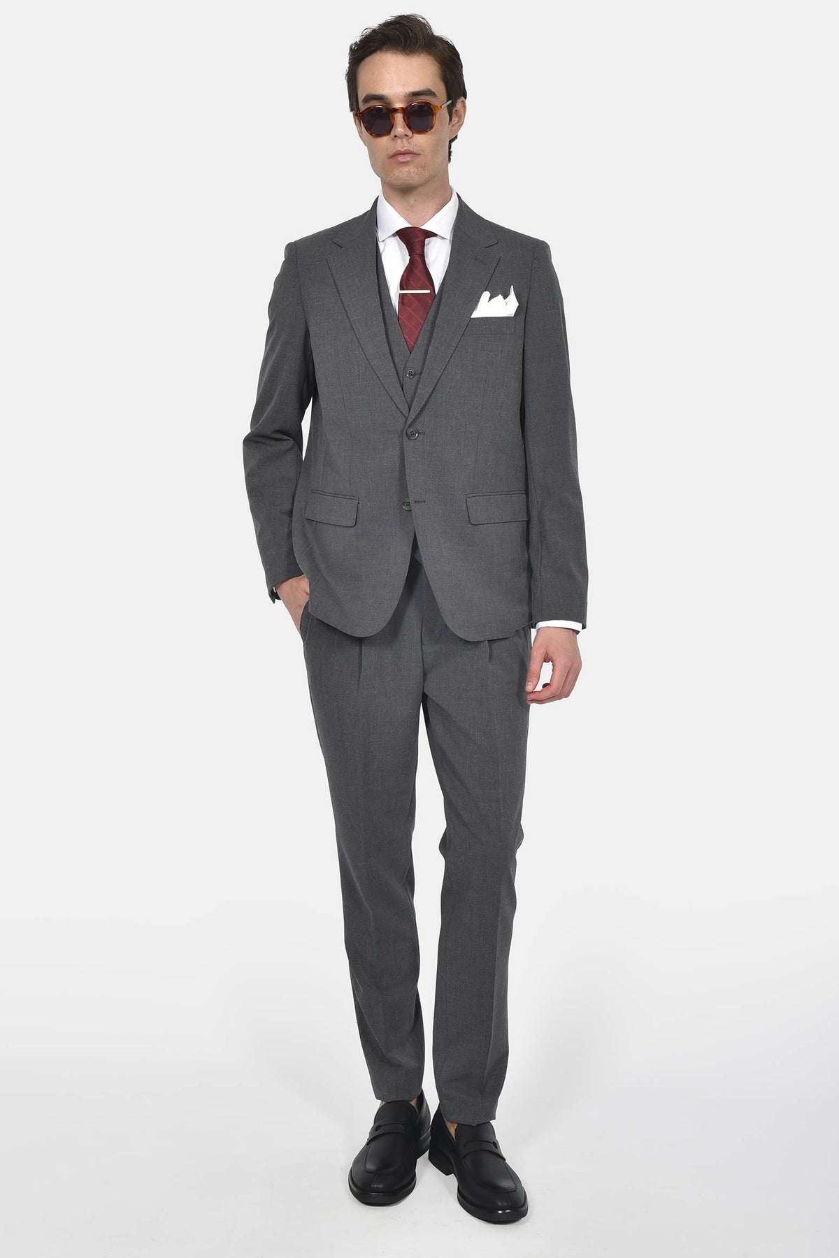 ανδρικό-κοστούμι-με-γιλέκο-slim-fit-με-κλασικό-πέτο-&-τσέπες-με-καπάκι-για-κομψές-εμφανίσεις