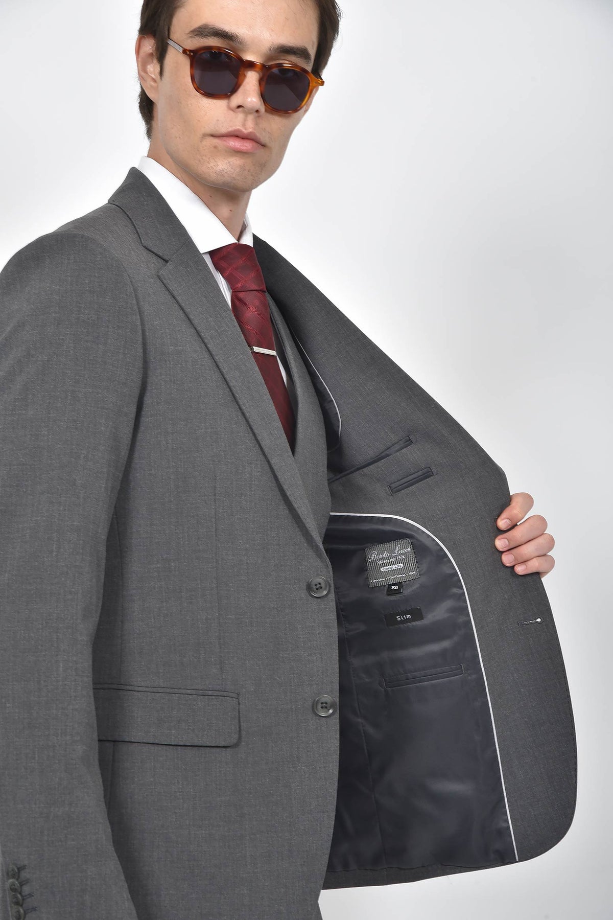 ανδρικό-κοστούμι-με-γιλέκο-slim-fit-με-κλασικό-πέτο-&-τσέπες-με-καπάκι-για-κομψές-εμφανίσεις