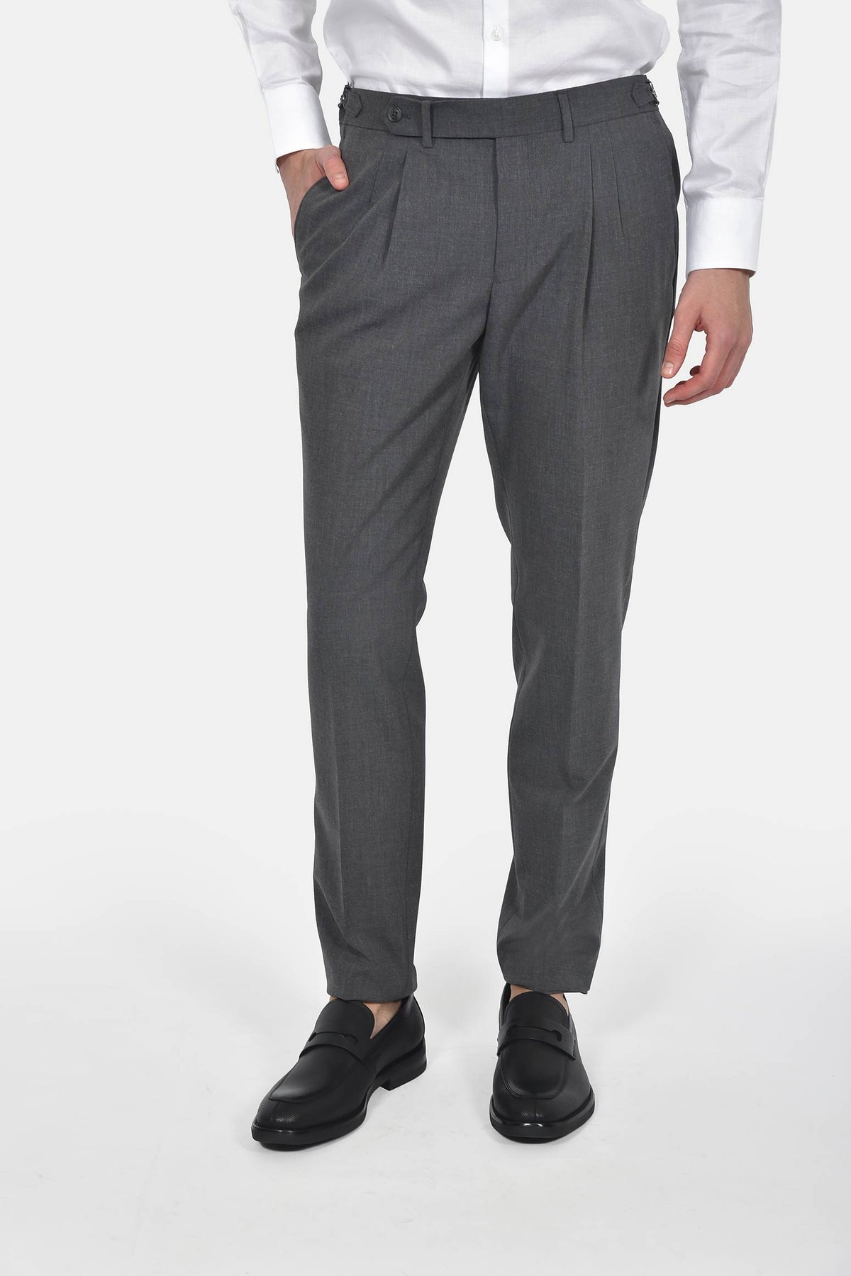 ανδρικό-κοστούμι-με-γιλέκο-slim-fit-με-κλασικό-πέτο-&-τσέπες-με-καπάκι-για-κομψές-εμφανίσεις