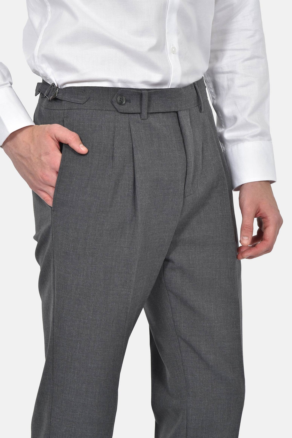 ανδρικό-κοστούμι-με-γιλέκο-slim-fit-με-κλασικό-πέτο-&-τσέπες-με-καπάκι-για-κομψές-εμφανίσεις