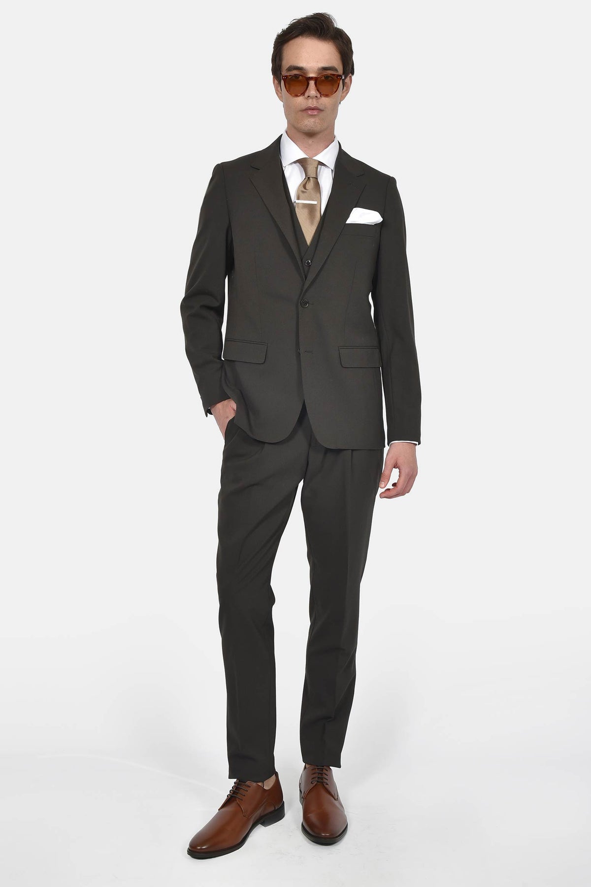 ανδρικό-κοστούμι-με-γιλέκο-slim-fit-με-κλασικό-πέτο-&-τσέπες-με-καπάκι-για-κομψές-εμφανίσεις