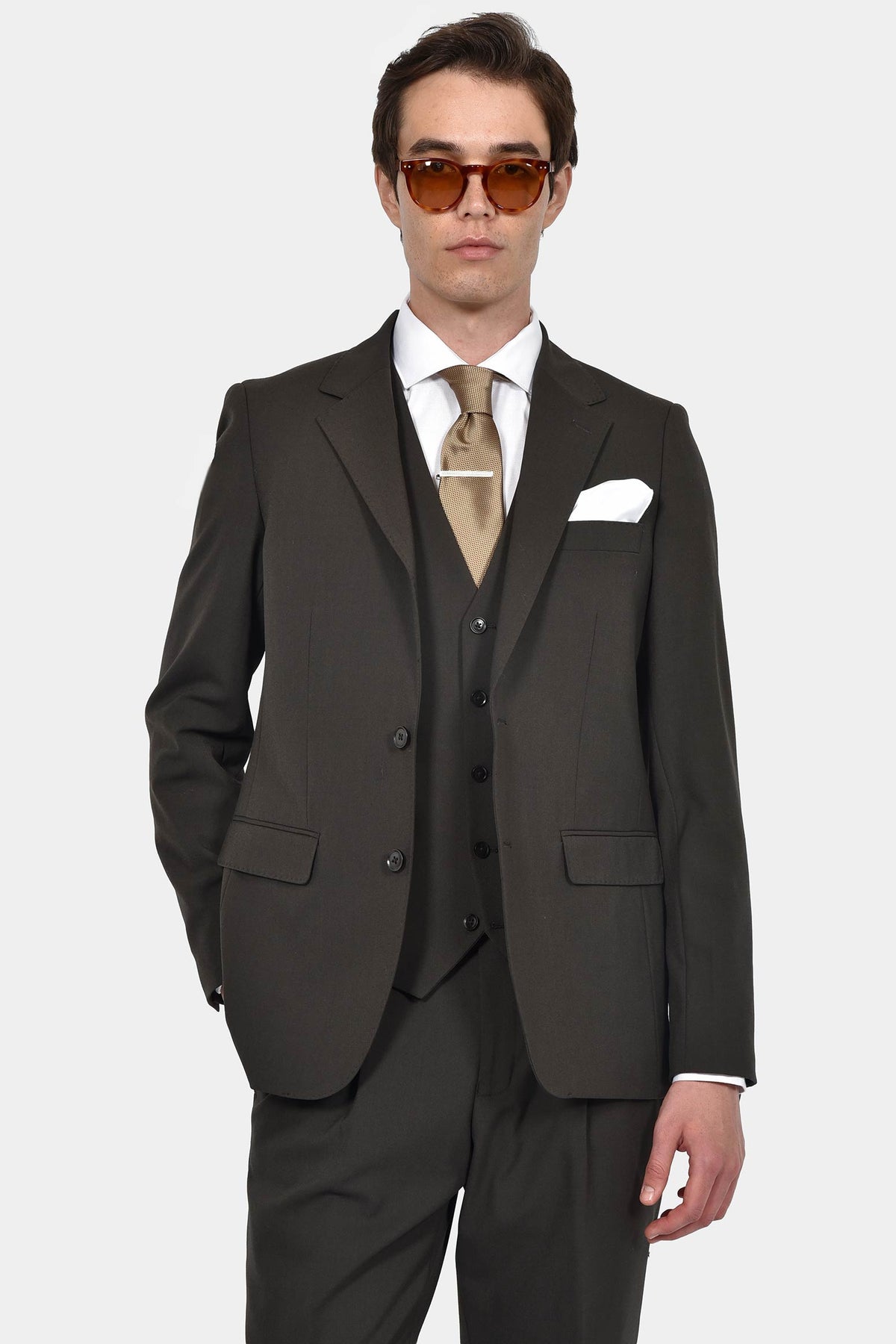 ανδρικό-κοστούμι-με-γιλέκο-slim-fit-με-κλασικό-πέτο-&-τσέπες-με-καπάκι-για-κομψές-εμφανίσεις