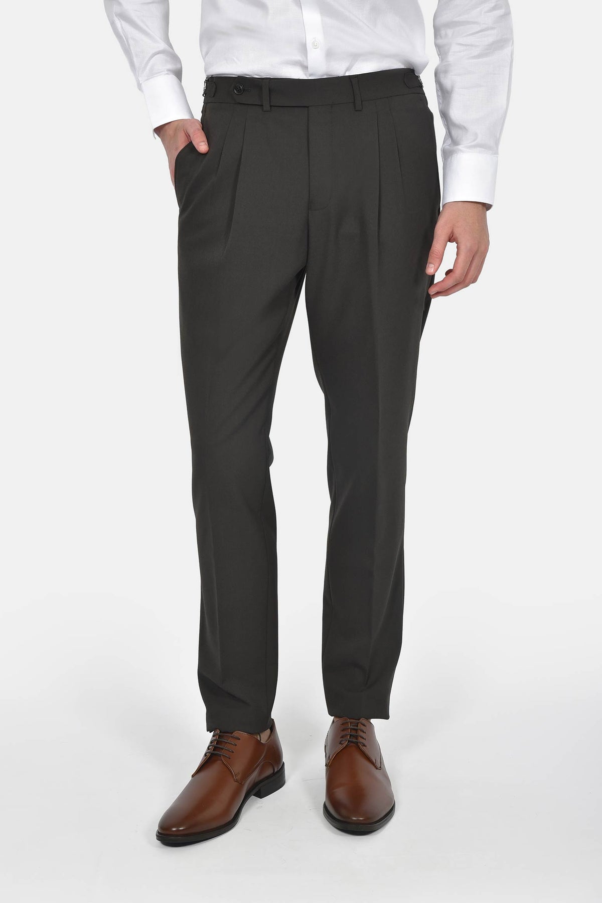 ανδρικό-κοστούμι-με-γιλέκο-slim-fit-με-κλασικό-πέτο-&-τσέπες-με-καπάκι-για-κομψές-εμφανίσεις