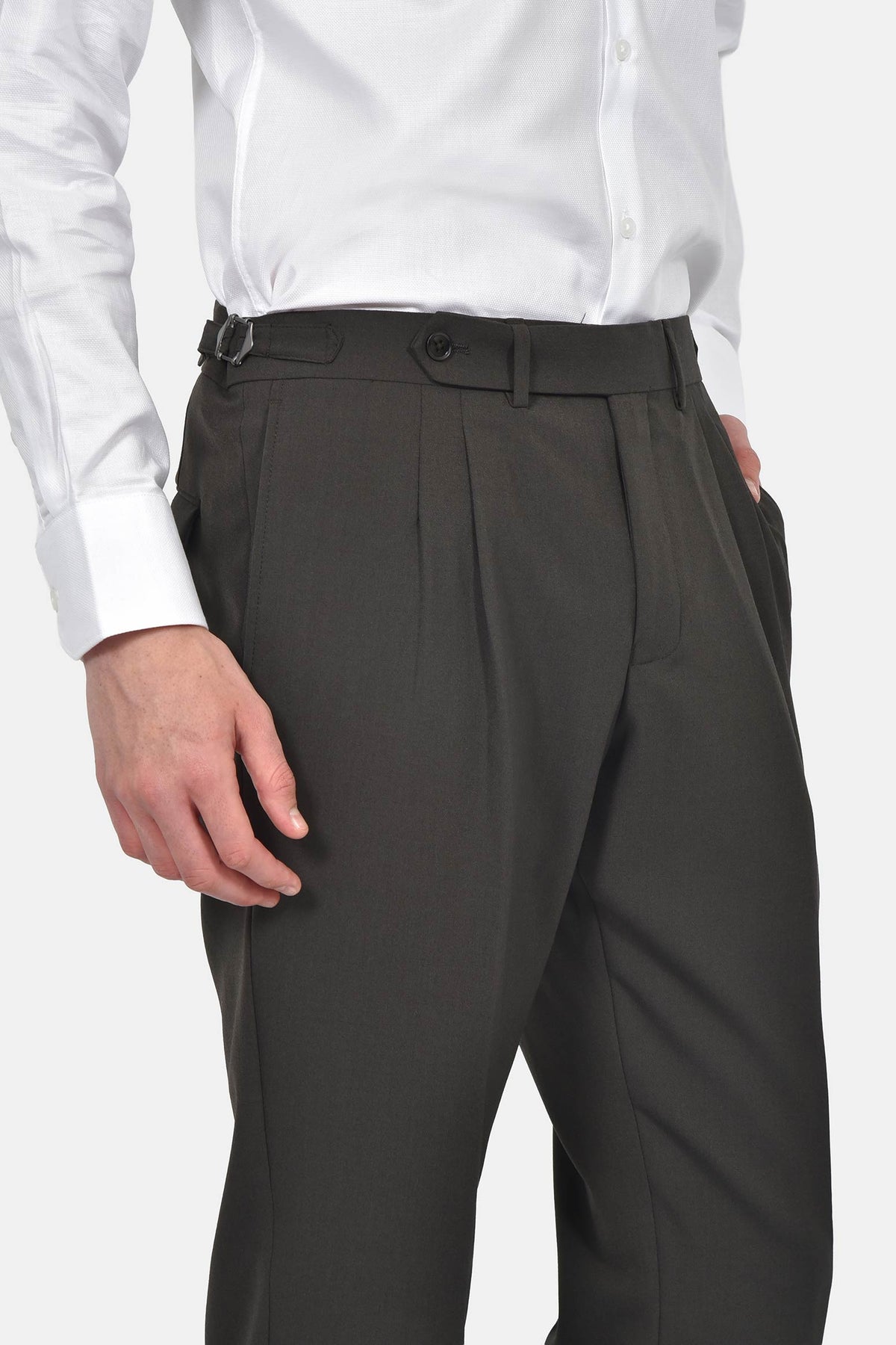 ανδρικό-κοστούμι-με-γιλέκο-slim-fit-με-κλασικό-πέτο-&-τσέπες-με-καπάκι-για-κομψές-εμφανίσεις