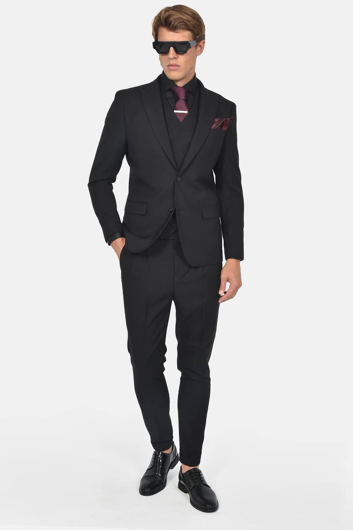 ανδρικό-κοστούμι-με-σταυρωτό-γιλέκο-slim-fit-&-μυτερό-πέτο-για-επίσημες-εμφανίσεις