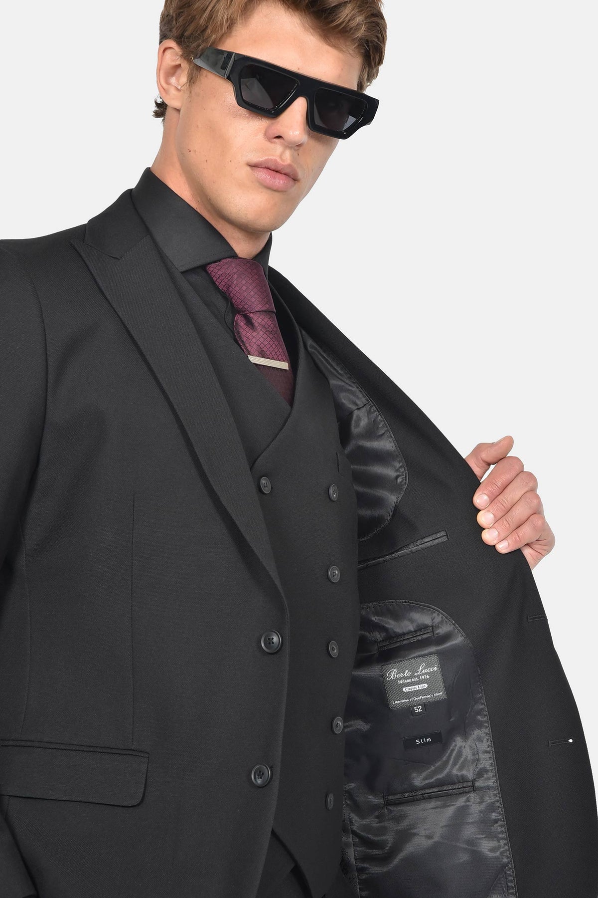 ανδρικό-κοστούμι-με-σταυρωτό-γιλέκο-slim-fit-&-μυτερό-πέτο-για-επίσημες-εμφανίσεις