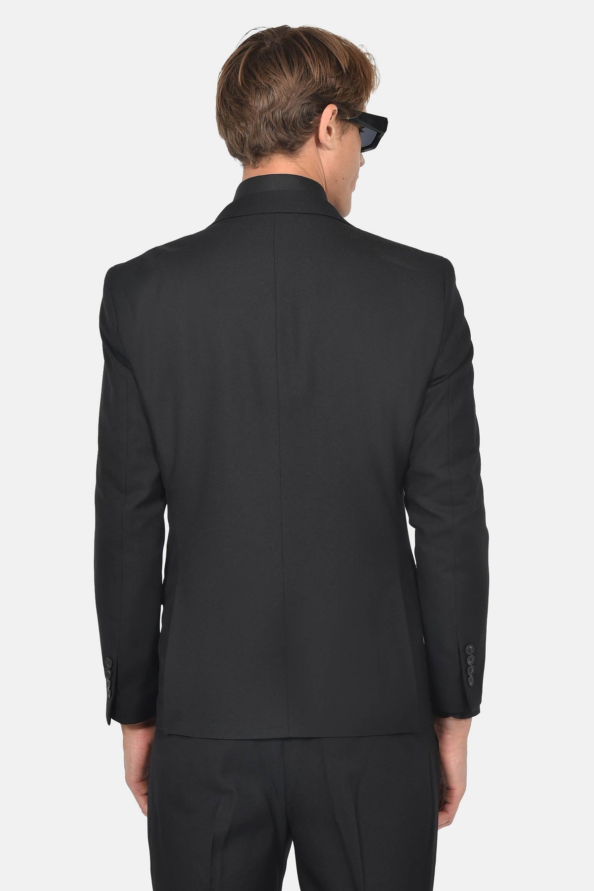 ανδρικό-κοστούμι-με-σταυρωτό-γιλέκο-slim-fit-&-μυτερό-πέτο-για-επίσημες-εμφανίσεις