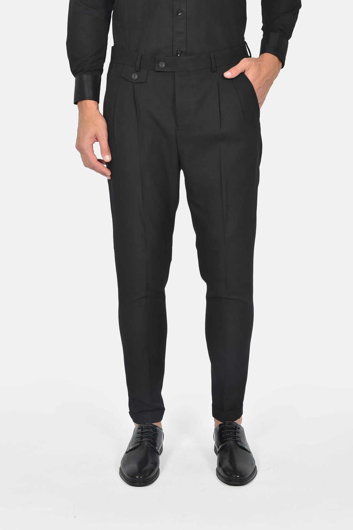 ανδρικό-κοστούμι-με-σταυρωτό-γιλέκο-slim-fit-&-μυτερό-πέτο-για-επίσημες-εμφανίσεις