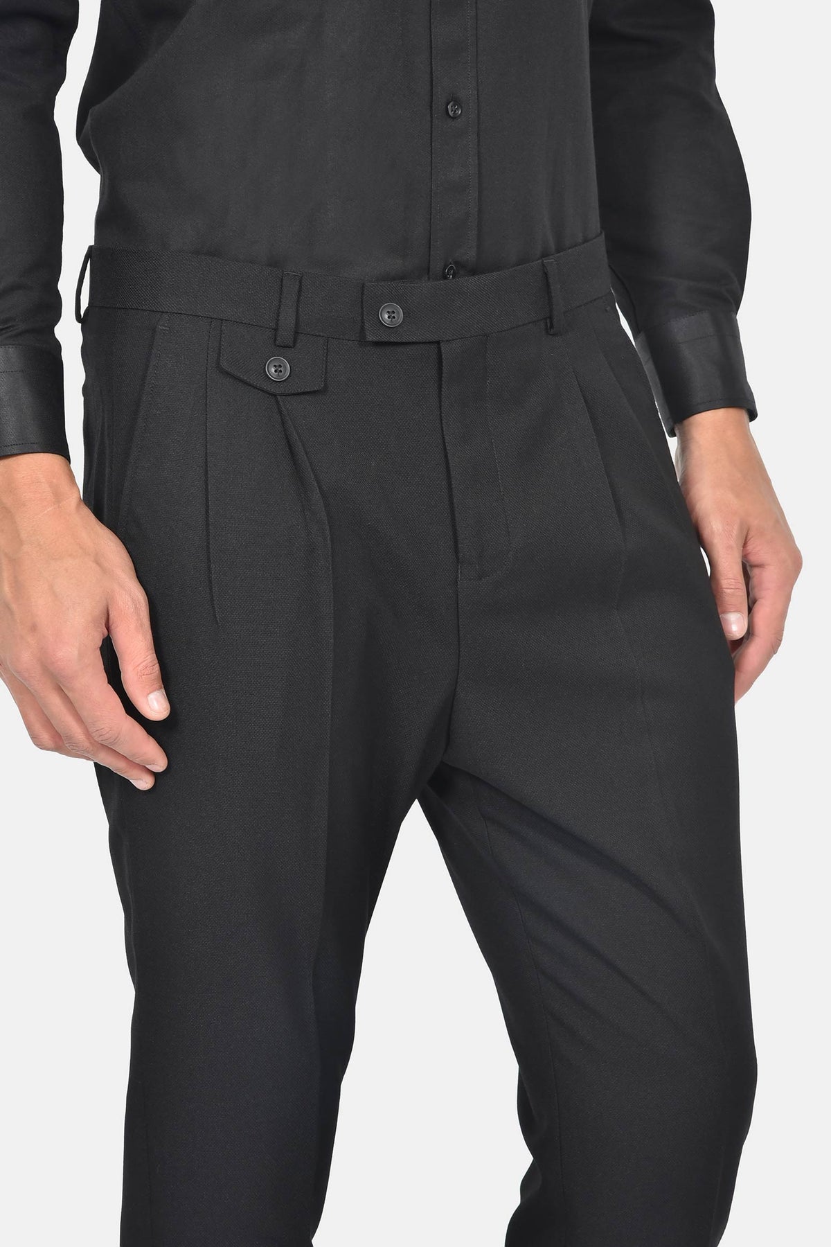 ανδρικό-κοστούμι-με-σταυρωτό-γιλέκο-slim-fit-&-μυτερό-πέτο-για-επίσημες-εμφανίσεις
