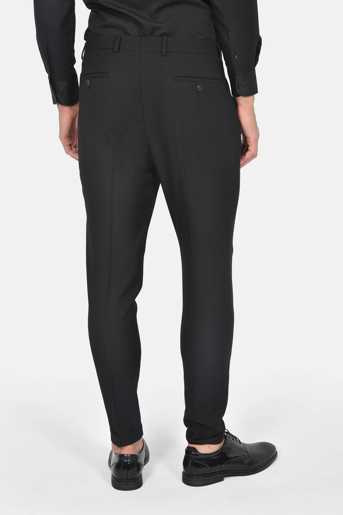 ανδρικό-κοστούμι-με-σταυρωτό-γιλέκο-slim-fit-&-μυτερό-πέτο-για-επίσημες-εμφανίσεις
