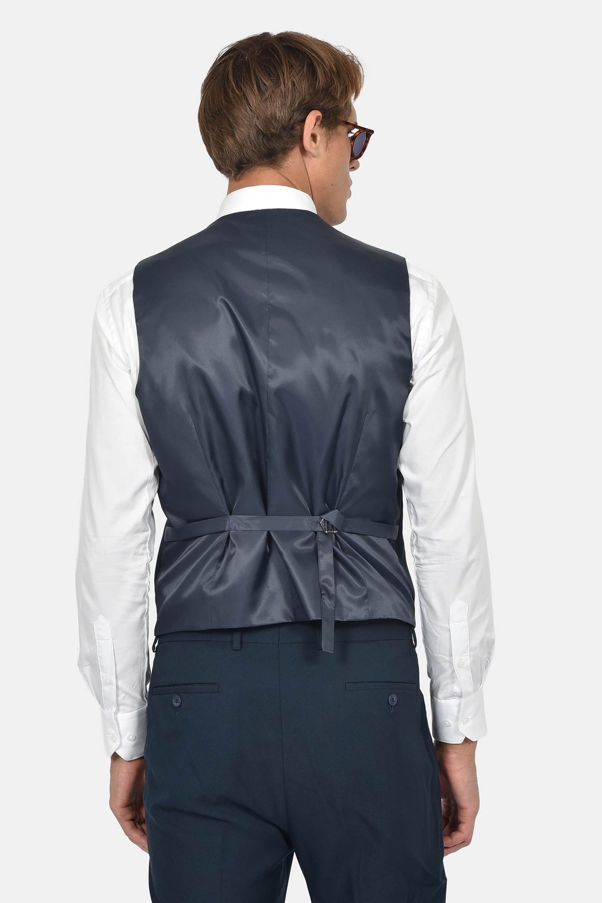 ανδρικό-κοστούμι-με-σταυρωτό-γιλέκο-slim-fit-&-μυτερό-πέτο-για-επίσημες-εμφανίσεις