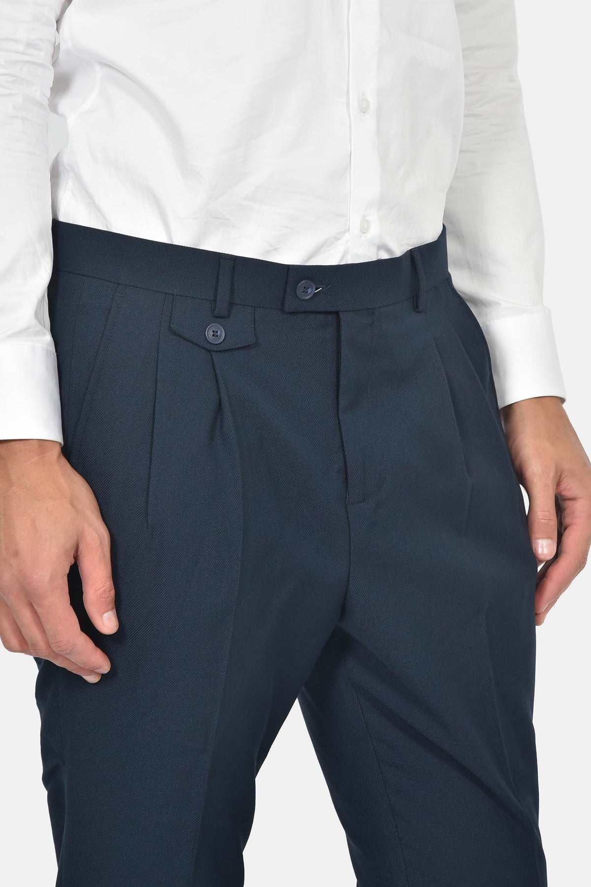 ανδρικό-κοστούμι-με-σταυρωτό-γιλέκο-slim-fit-&-μυτερό-πέτο-για-επίσημες-εμφανίσεις