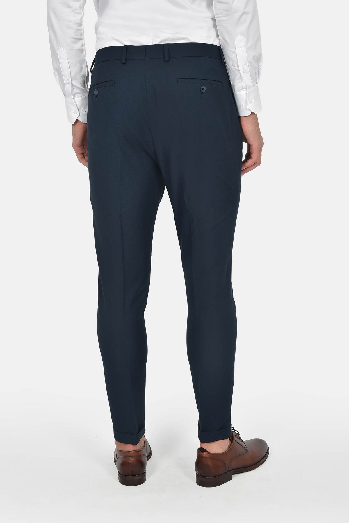ανδρικό-κοστούμι-με-σταυρωτό-γιλέκο-slim-fit-&-μυτερό-πέτο-για-επίσημες-εμφανίσεις