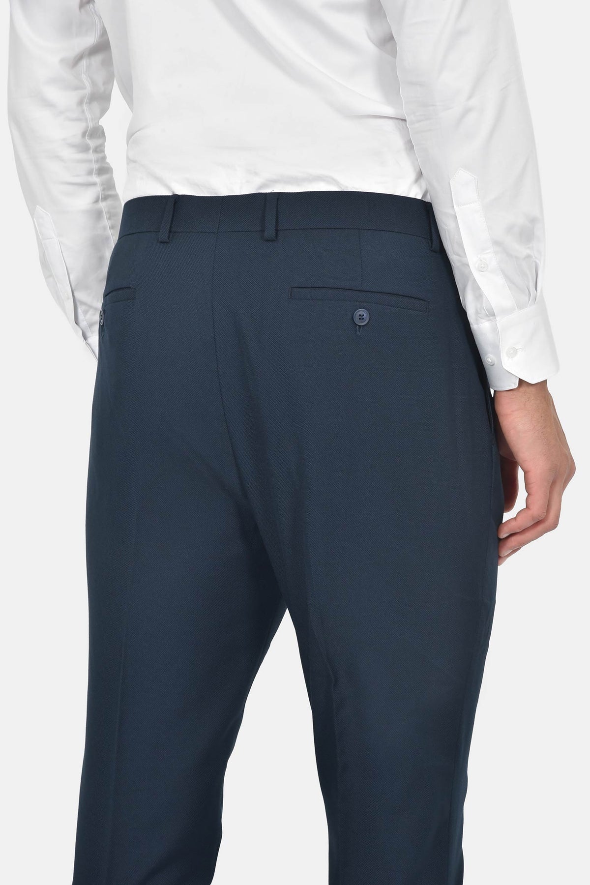 ανδρικό-κοστούμι-με-σταυρωτό-γιλέκο-slim-fit-&-μυτερό-πέτο-για-επίσημες-εμφανίσεις
