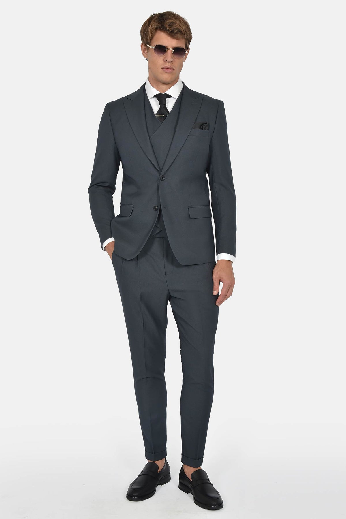 ανδρικό-κοστούμι-με-σταυρωτό-γιλέκο-slim-fit-&-μυτερό-πέτο-για-επίσημες-εμφανίσεις