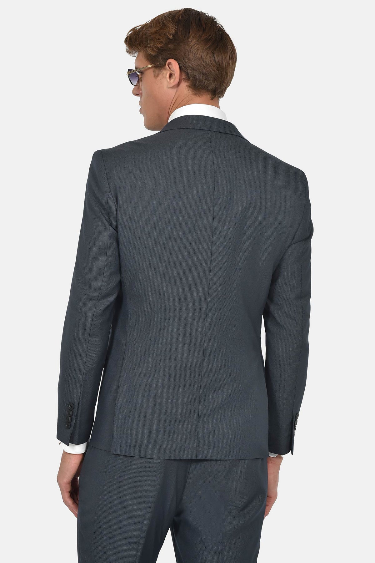 ανδρικό-κοστούμι-με-σταυρωτό-γιλέκο-slim-fit-&-μυτερό-πέτο-για-επίσημες-εμφανίσεις