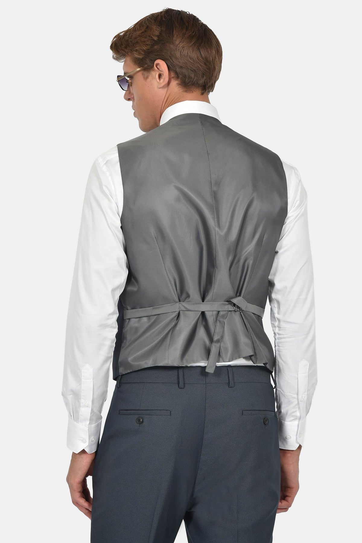 ανδρικό-κοστούμι-με-σταυρωτό-γιλέκο-slim-fit-&-μυτερό-πέτο-για-επίσημες-εμφανίσεις