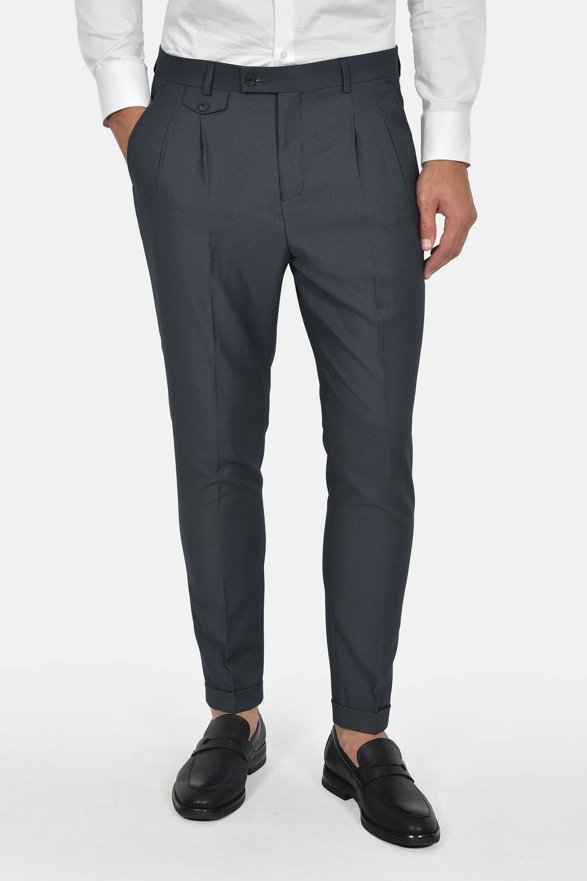 ανδρικό-κοστούμι-με-σταυρωτό-γιλέκο-slim-fit-&-μυτερό-πέτο-για-επίσημες-εμφανίσεις