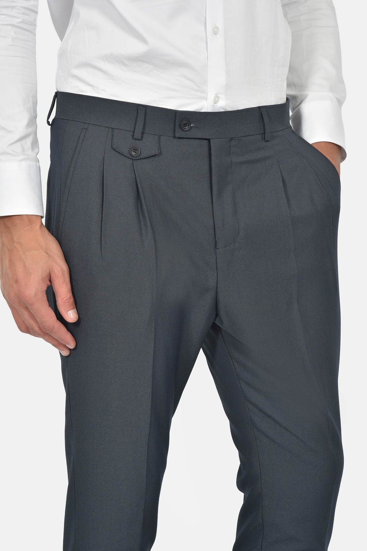 ανδρικό-κοστούμι-με-σταυρωτό-γιλέκο-slim-fit-&-μυτερό-πέτο-για-επίσημες-εμφανίσεις