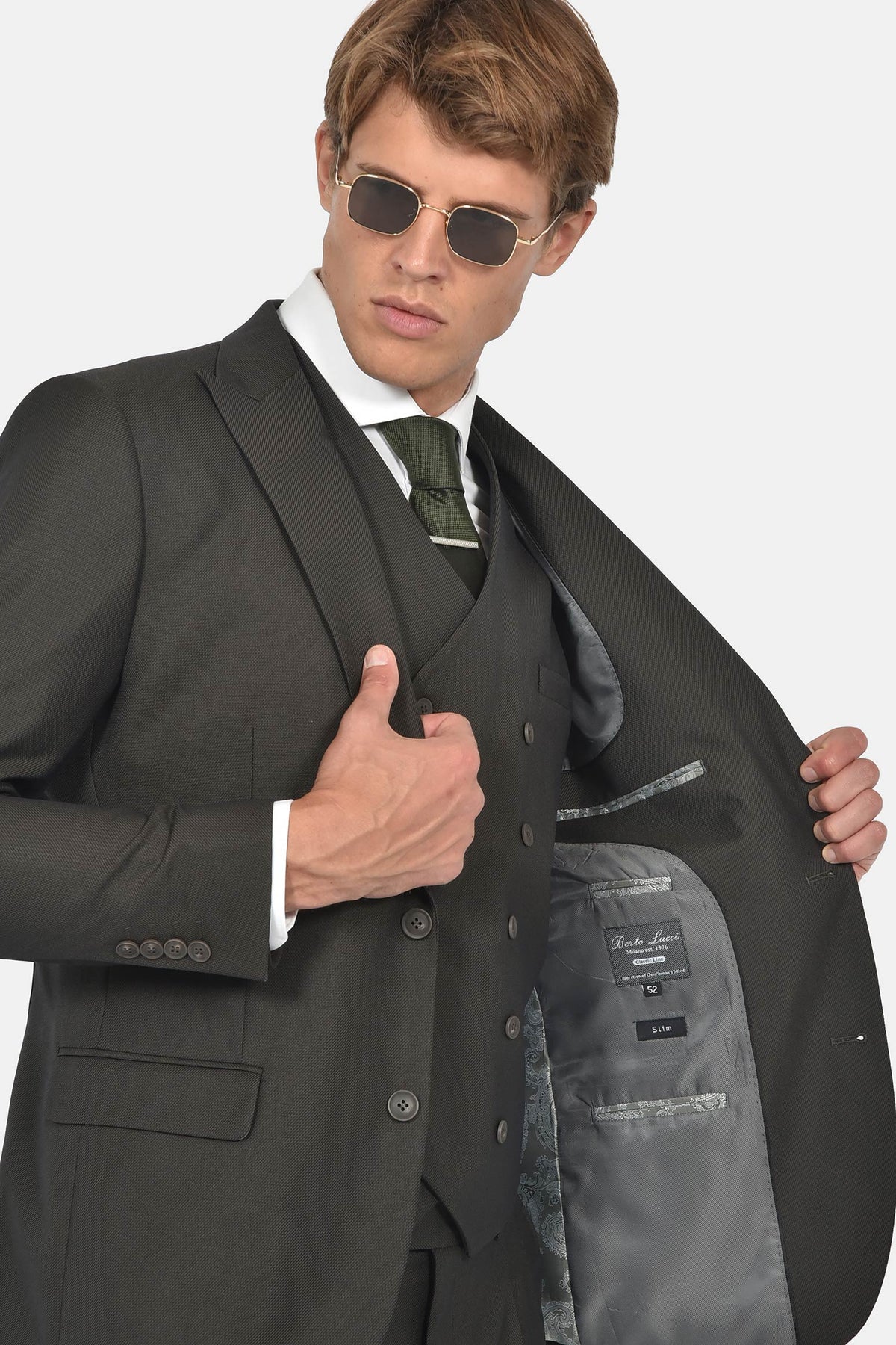 ανδρικό-κοστούμι-με-σταυρωτό-γιλέκο-slim-fit-&-μυτερό-πέτο-για-επίσημες-εμφανίσεις