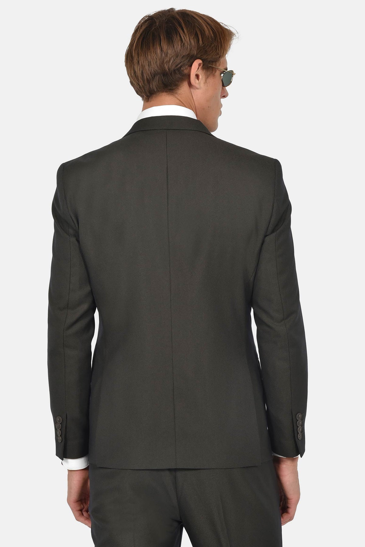 ανδρικό-κοστούμι-με-σταυρωτό-γιλέκο-slim-fit-&-μυτερό-πέτο-για-επίσημες-εμφανίσεις
