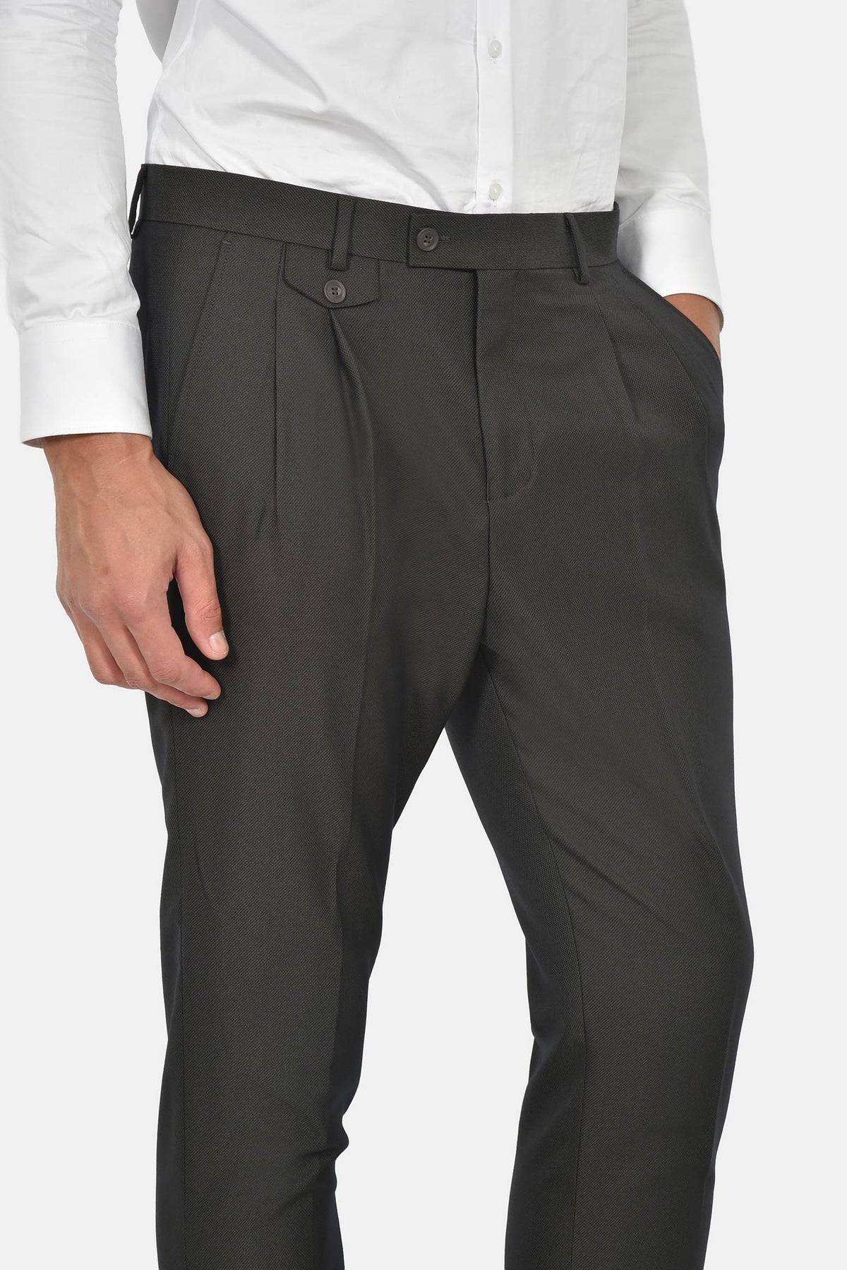 ανδρικό-κοστούμι-με-σταυρωτό-γιλέκο-slim-fit-&-μυτερό-πέτο-για-επίσημες-εμφανίσεις