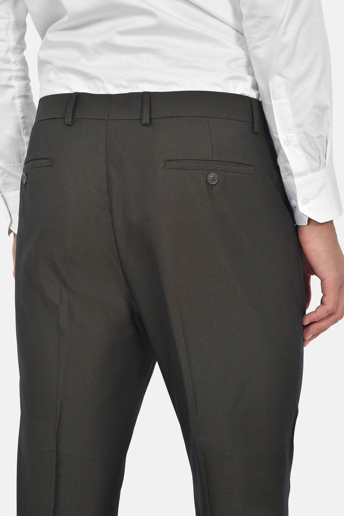 ανδρικό-κοστούμι-με-σταυρωτό-γιλέκο-slim-fit-&-μυτερό-πέτο-για-επίσημες-εμφανίσεις