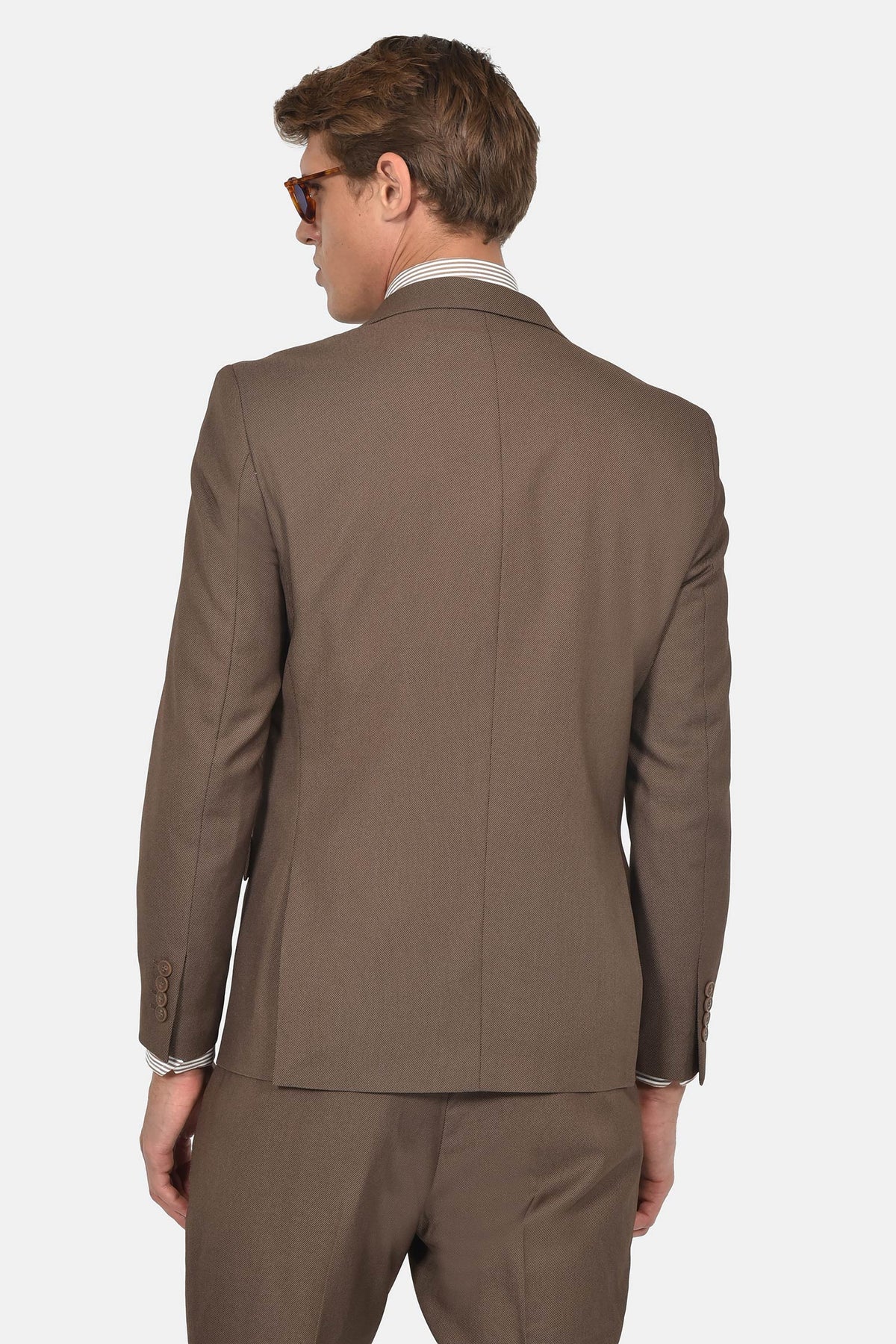 ανδρικό-κοστούμι-με-σταυρωτό-γιλέκο-slim-fit-&-μυτερό-πέτο-για-επίσημες-εμφανίσεις